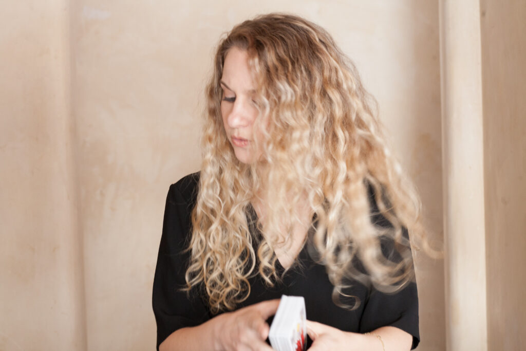 Anissa tarot reading